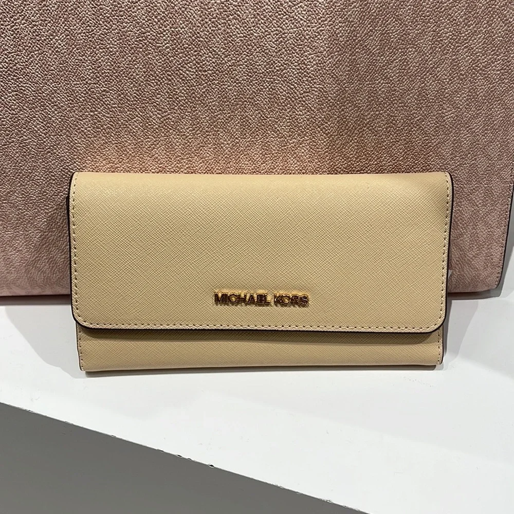 MICHAEL KORS JET SET TRAVEL LARGE TRIFOLD WALLET BUFF COLOR